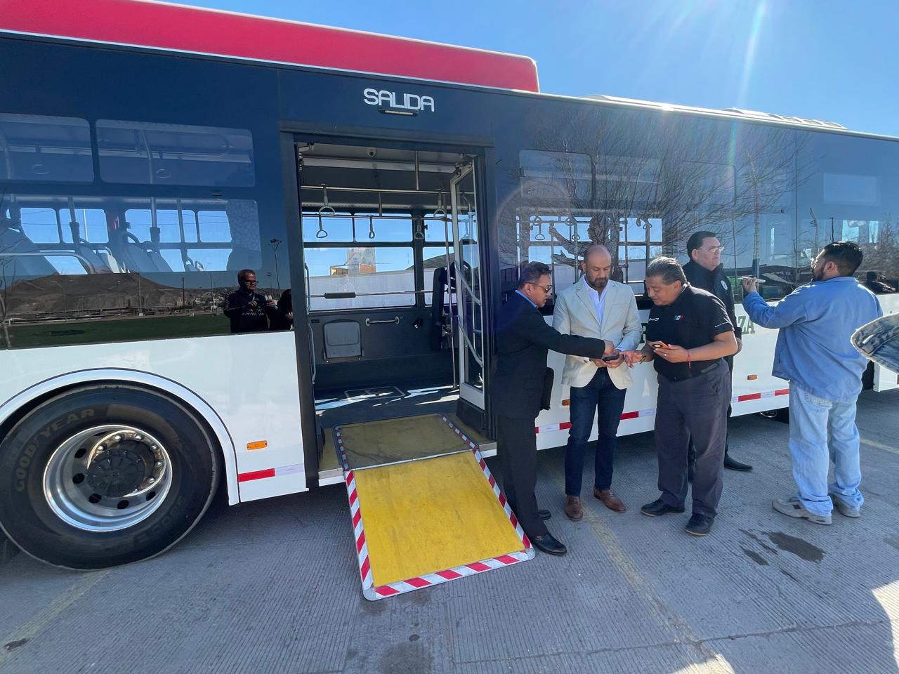 Inicia prueba de camión eléctrico de piso bajo en la ruta Juárez–Zaragoza